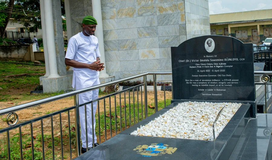 Ayobami at his father's grave